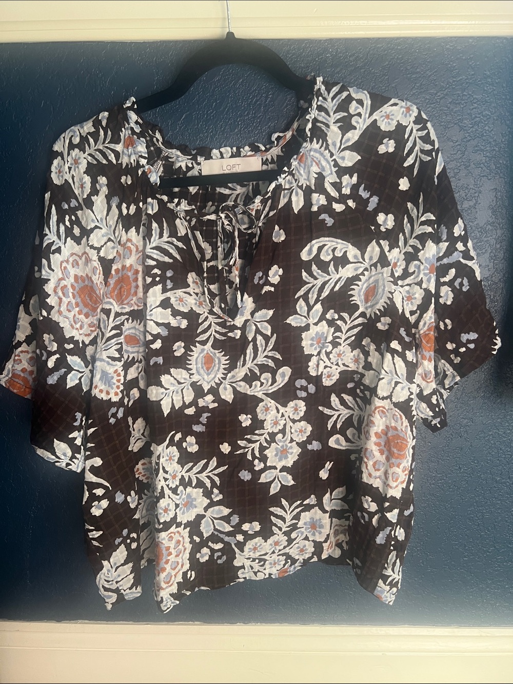 Like new LOFT Brown Floral Tie-Front Short Sleeve Blouse ✨